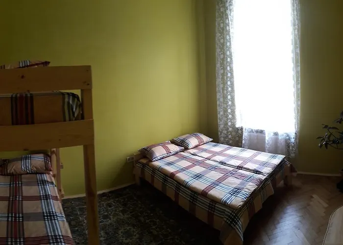 U Elzhbety Hostel Λβιβ